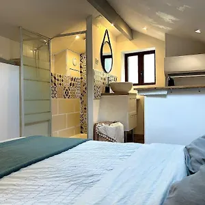 Petite Maison Atypique A Frankrike
