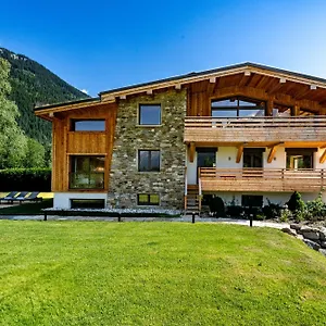 Josephine, Les Bois Chamonix